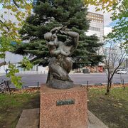 大通公園　開拓母の像 