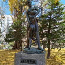 北の母子像