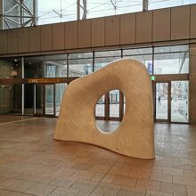 札幌駅南口オブジェ 妙夢 