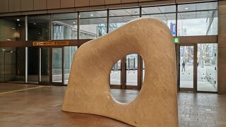 札幌駅南口オブジェ 妙夢 