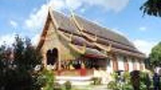 チェンマイで最長歴史の寺院　水晶の仏像は必見