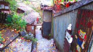 階段が多い狭い道です