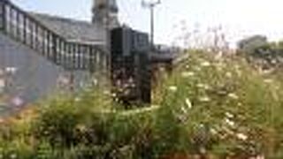 幣舞(ぬさまい)橋の袂に