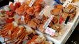 幹線道路沿いのお店と場内のお店では、雰囲気が変わります