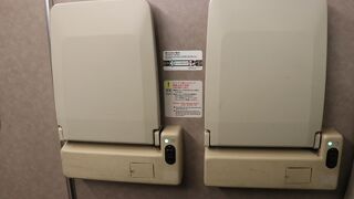 車端部にはコンセントが