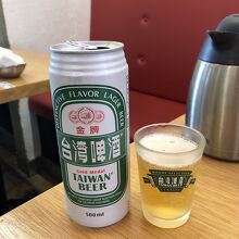 台湾料理っぽいので台湾ビールを注文