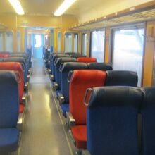 Uシート車両内の様子