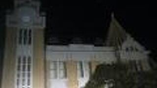 夜間のライトアップされた姿が幻想的で美しかったです