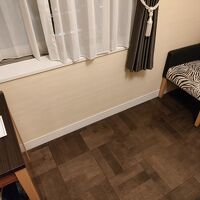 ここにスーツケースを一つなら広げられます。