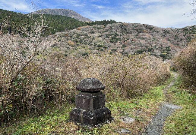 元箱根石仏群