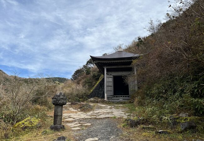 座高３．２ｍの地蔵菩薩坐像