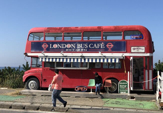 糸島随一のインスタ映えスポット　LONDON BUS Cafe！