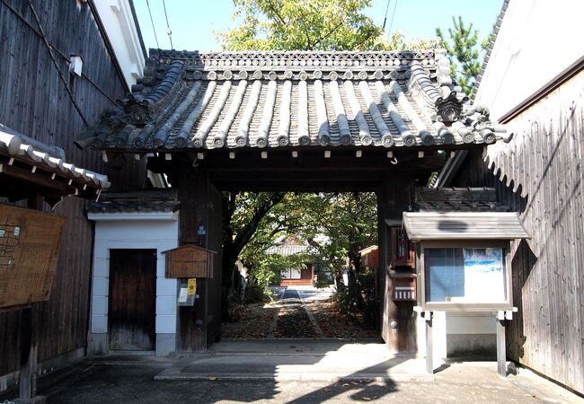 今井町の静かな寺院