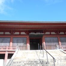 国宝です。中に入ることができます。