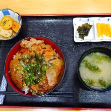 とんちゃん丼、旨し