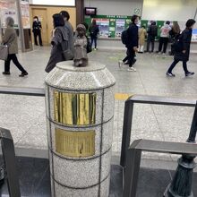 赤い靴履いてた女の子像