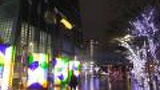 台北101の下を通る