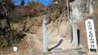 笛吹川と富士山の眺望にすぐれた神社