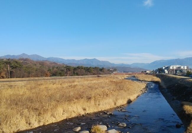 甲府盆地の果樹栽培を潤す一級河川