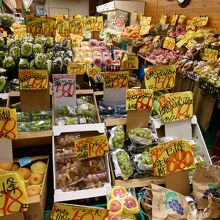 まさに地元の商店街の八百屋さんの雰囲気そのままです！