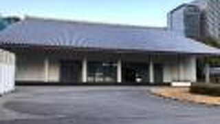 建て替えのため休館中