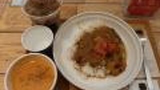 アトレ入り口すぐ。冷凍のスープやレトルトのカレーも販売