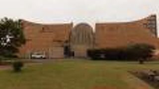 入場無料で、入り口は博物館とは別です