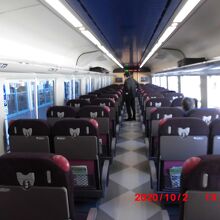 早く乗ったこともありますが車内はガラガラ