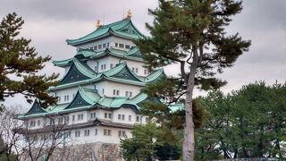 尾張名古屋は城でもつ