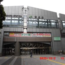 東西のエスタがある建物