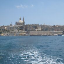 フェリーから見たこの教会の外観