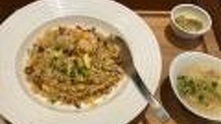 月曜日でしたがランチ時満席でした