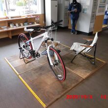 展示品風の自転車