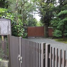途中で見かけたお屋敷。非公開なのが残念。