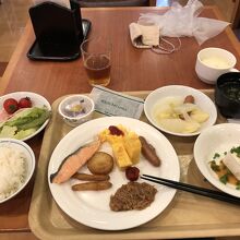 サービスの朝食