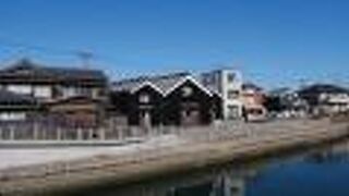 かつては伊勢参りの人々でにぎわった港町