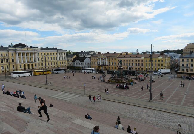 ヘルシンキ大聖堂前の広場