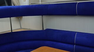 階下席(グループ専用席)に乗車