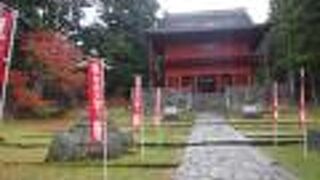 山腹の神社