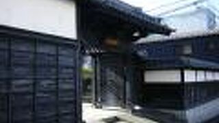 本堂までの距離が長い