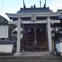 高梁市街地にある社殿