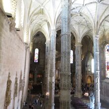 この修道院の内部