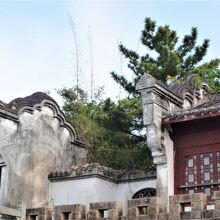 隣接する福州園家屋