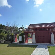 廟内敷地も手入れが好い！