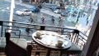 三越の２Fにあります