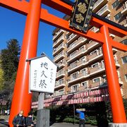 安土桃山時代唯一の遺構として国宝の建造物になっている神社。一の鳥居があるのは南参道。