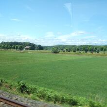 田園風景の中を走る区間もあります