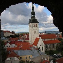 ニグリステ教会も見えます。