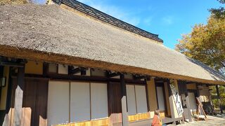 道の駅霊山たけやまにあるかやぶき屋根の人気のお蕎麦屋さん