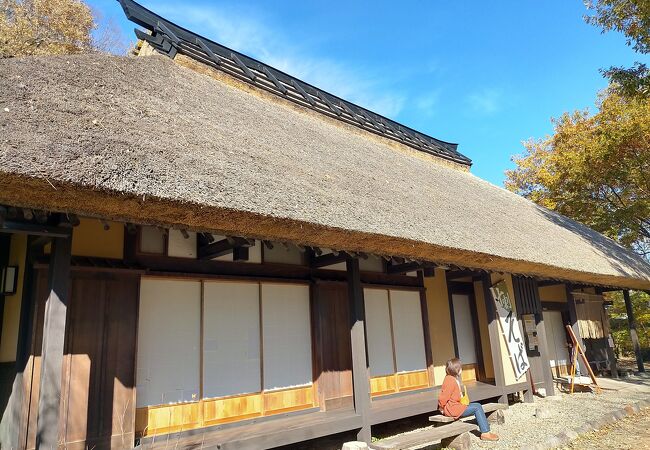 道の駅霊山たけやまにあるかやぶき屋根の人気のお蕎麦屋さん